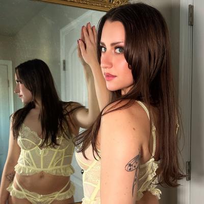 Poppy James - Onlyfans Leaks