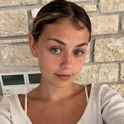 Emilia - Onlyfans Leaks