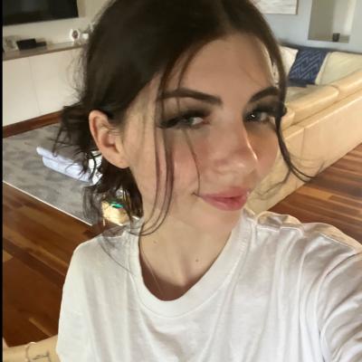 Leah 🤪 - Onlyfans Leaks